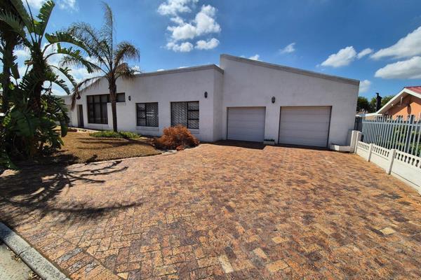 3 Bedroom Property for Sale in Mabille Park Western Cape